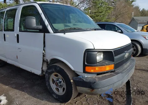 2008 Chevrolet Express Work Van z USA, uszkodzony, nr VIN 1GCFG15X481226601